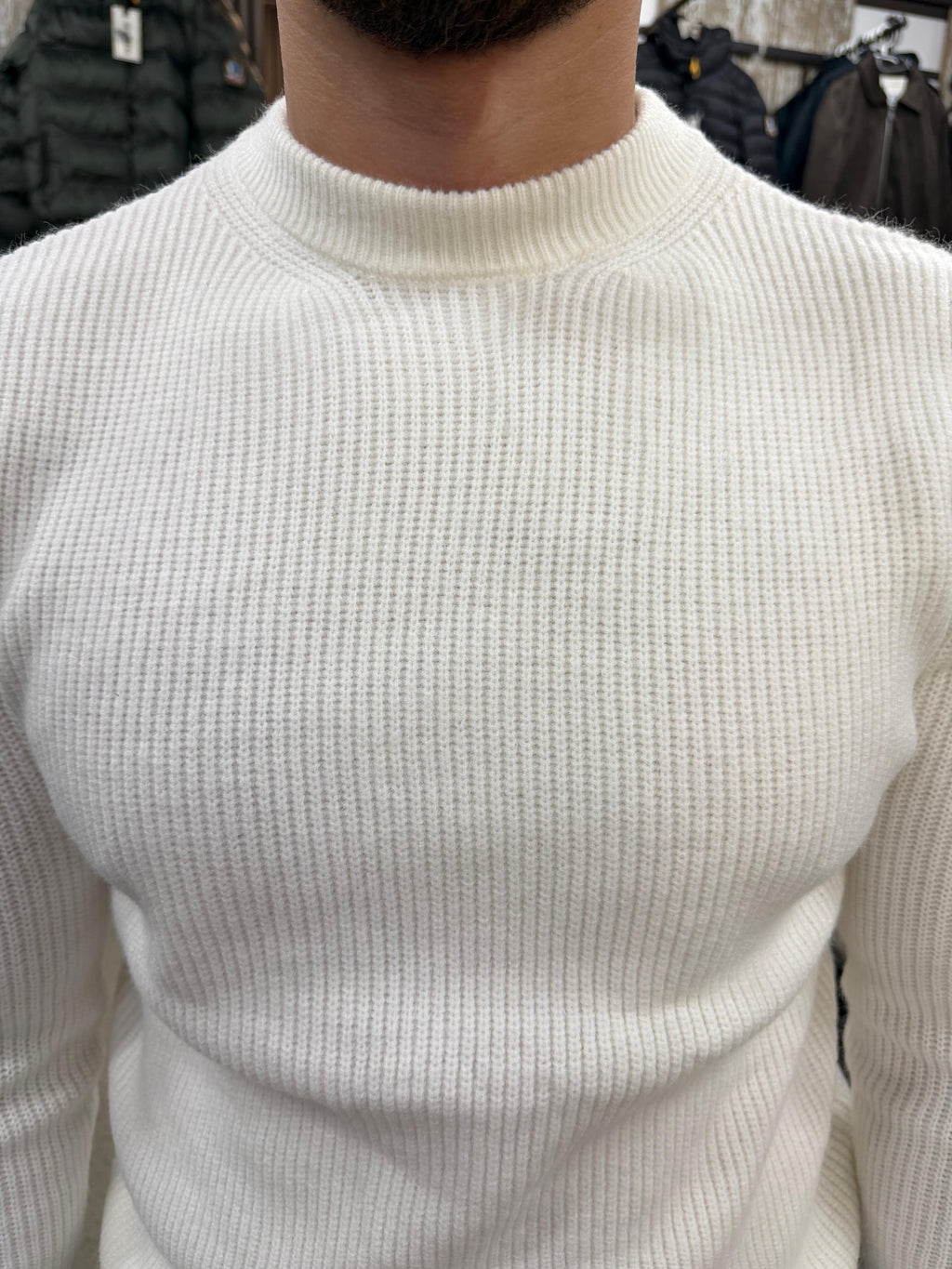 Strickpullover mit abnehmbaren Badge