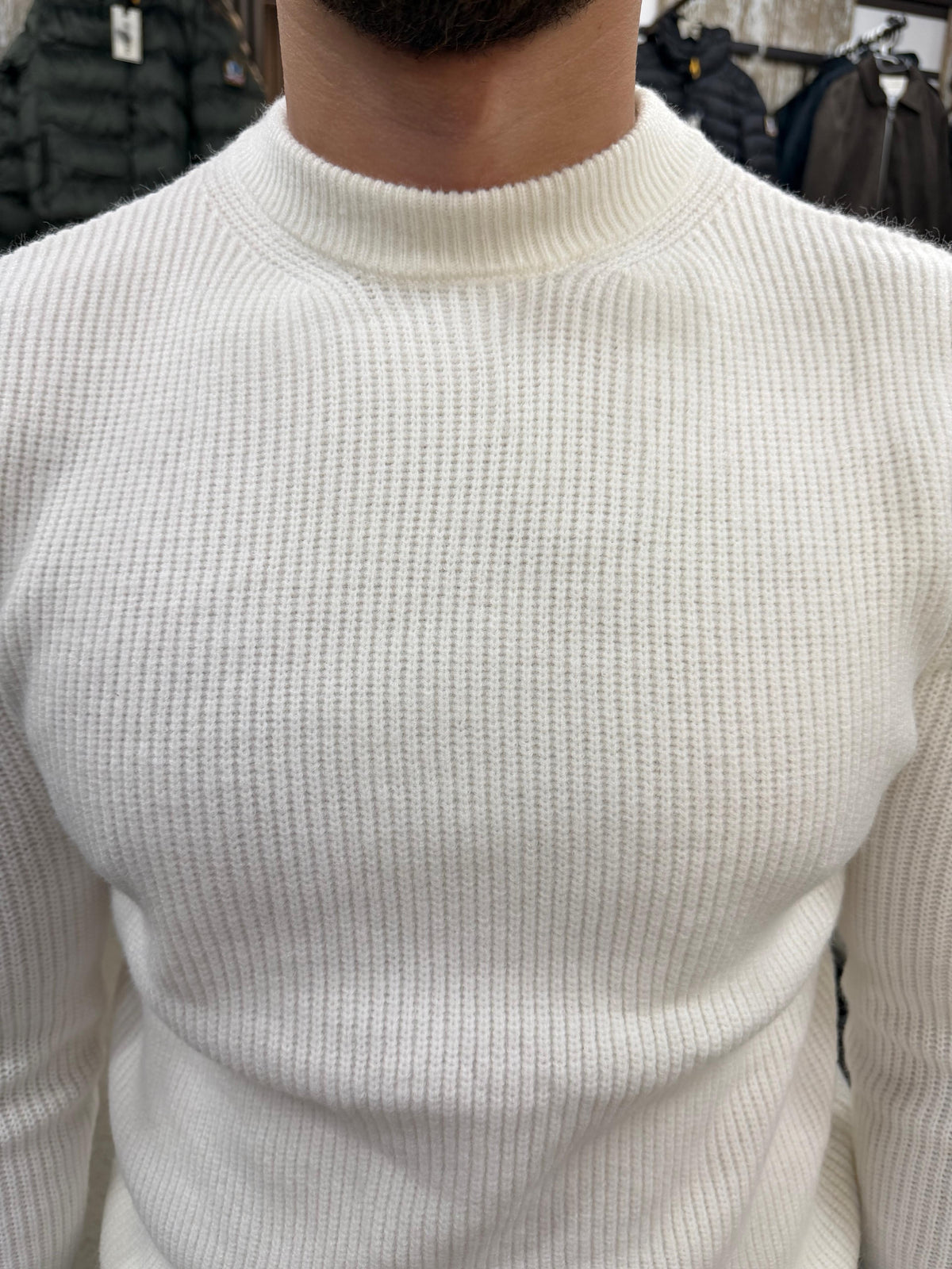 Strickpullover mit abnehmbaren Badge