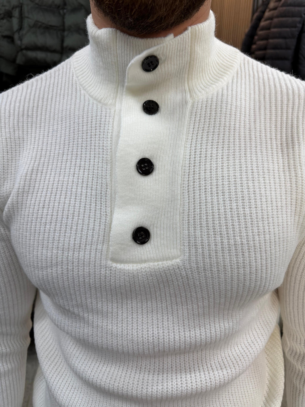 Strickpullover mit hohem Knopfkragen