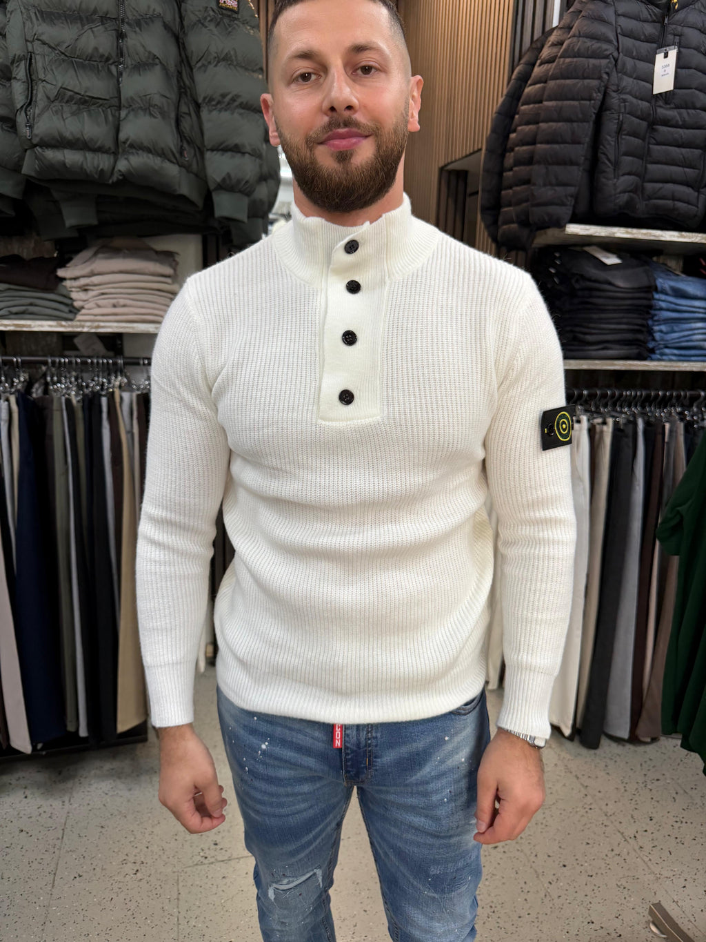 Strickpullover mit hohem Knopfkragen