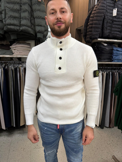 Strickpullover mit hohem Knopfkragen