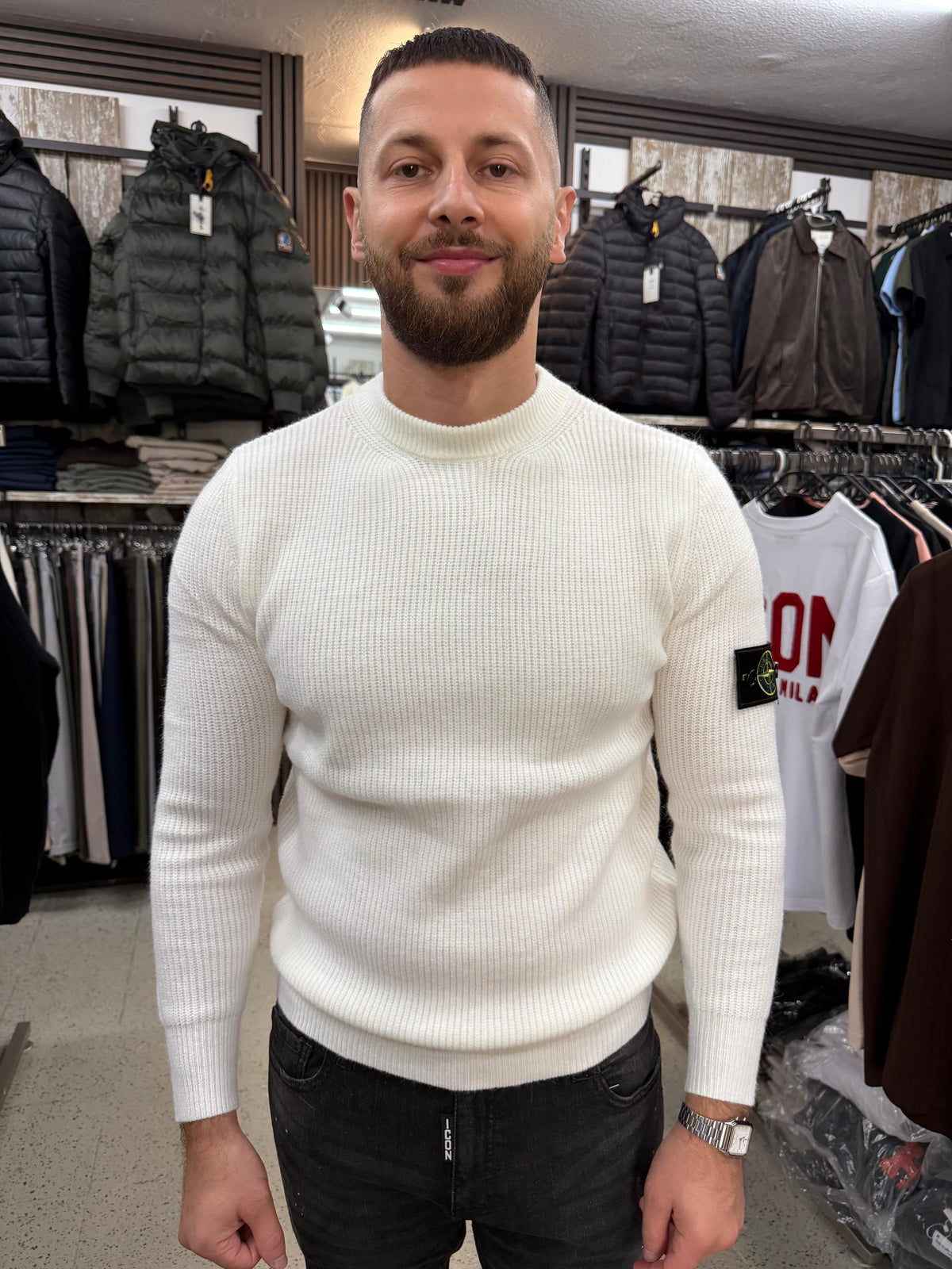 Strickpullover mit abnehmbaren Badge