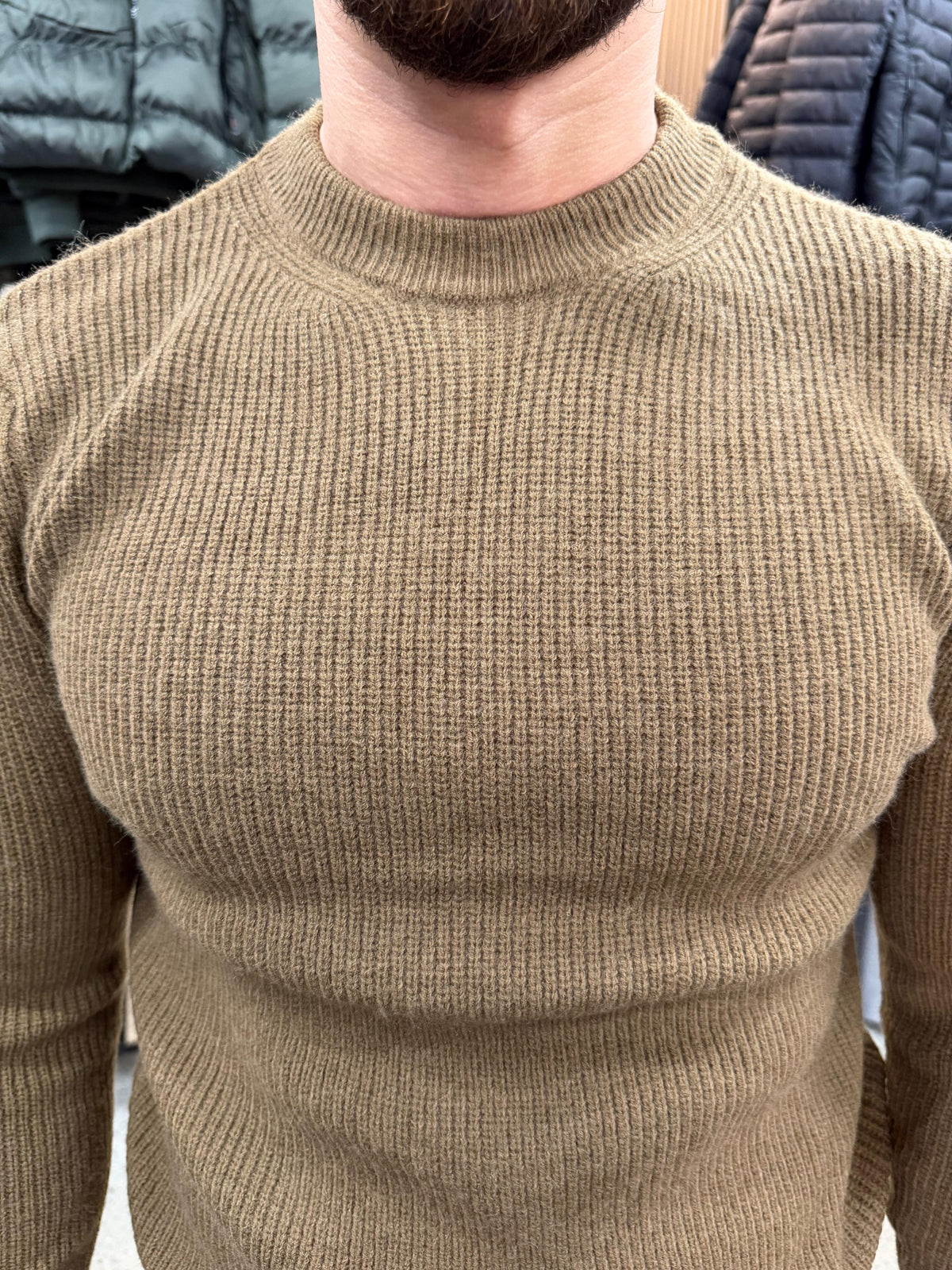 Strickpullover mit abnehmbaren Badge