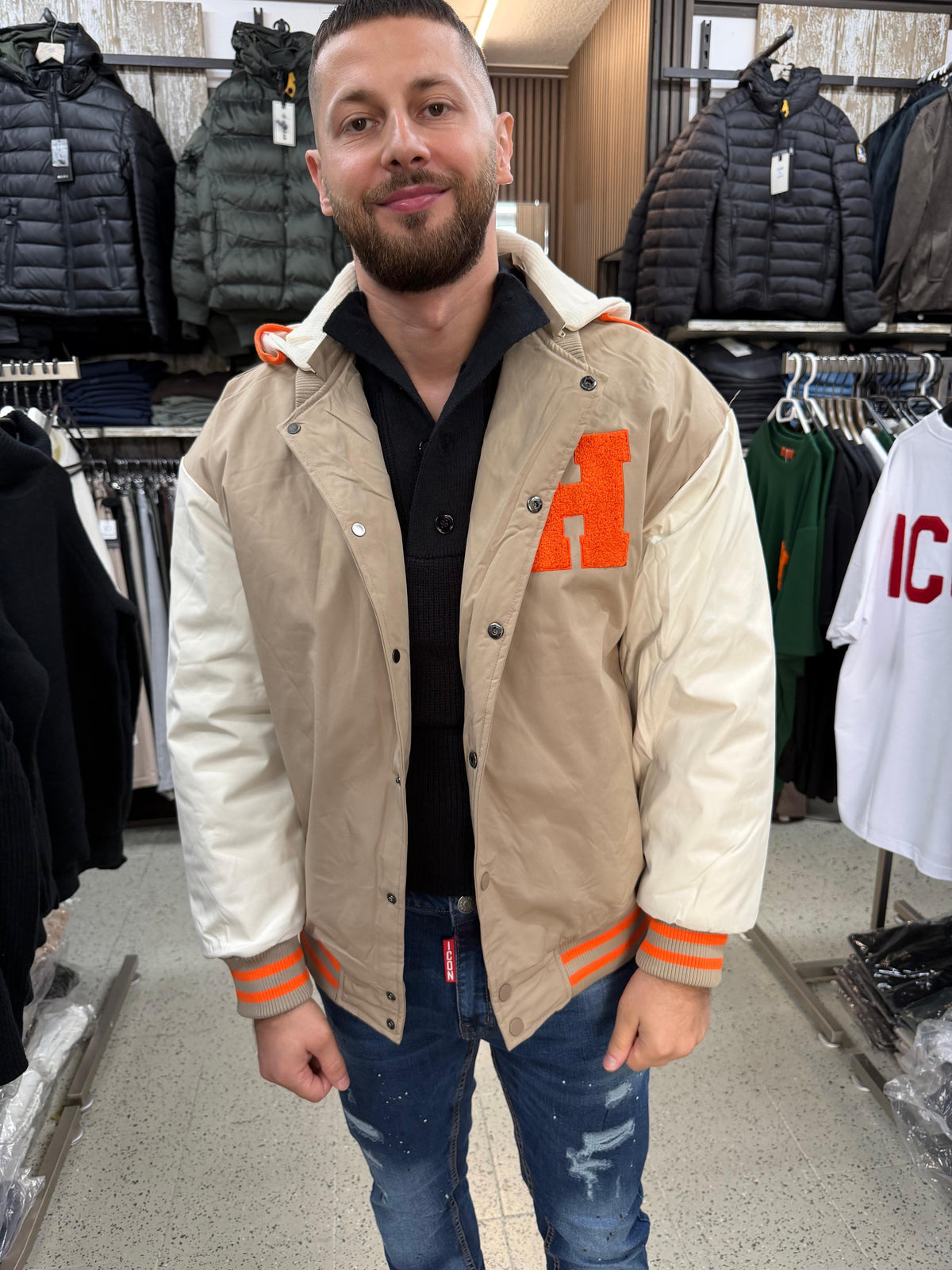Collegejacke mit Kapuze und H-Logo