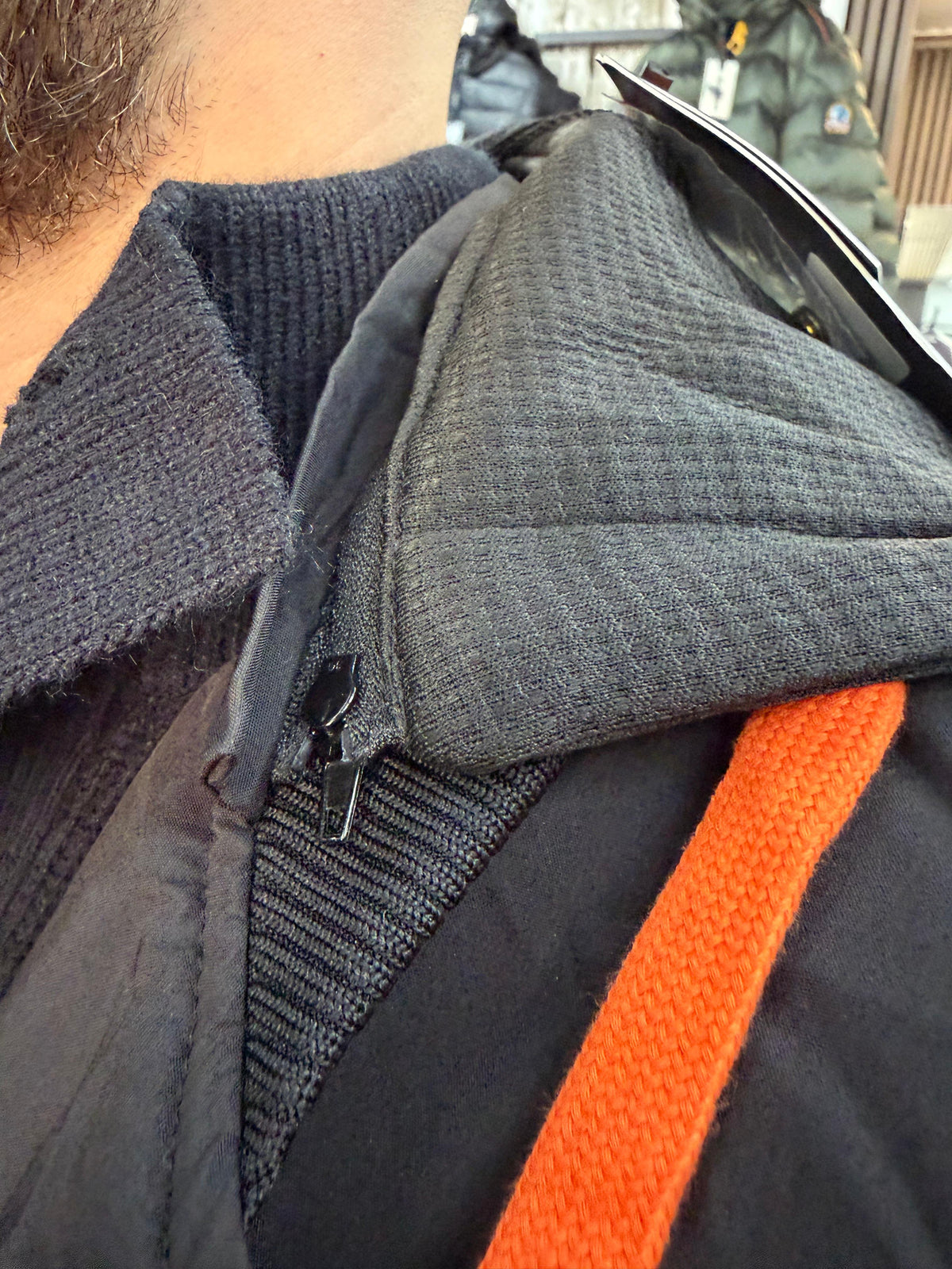 Collegejacke mit Kapuze und H-Logo
