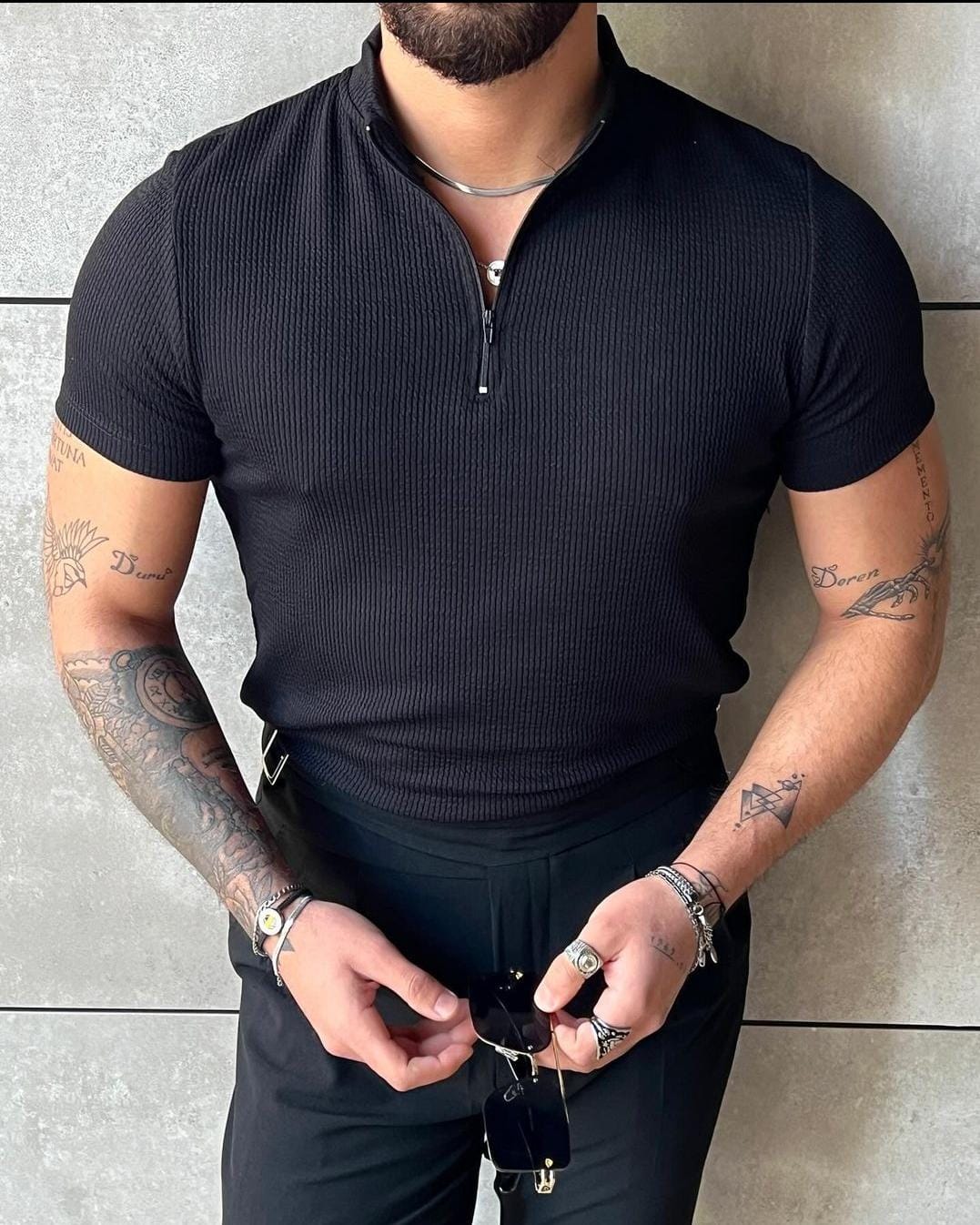 Slim-Fit Poloshirt mit Reißverschluss und Stehkragen