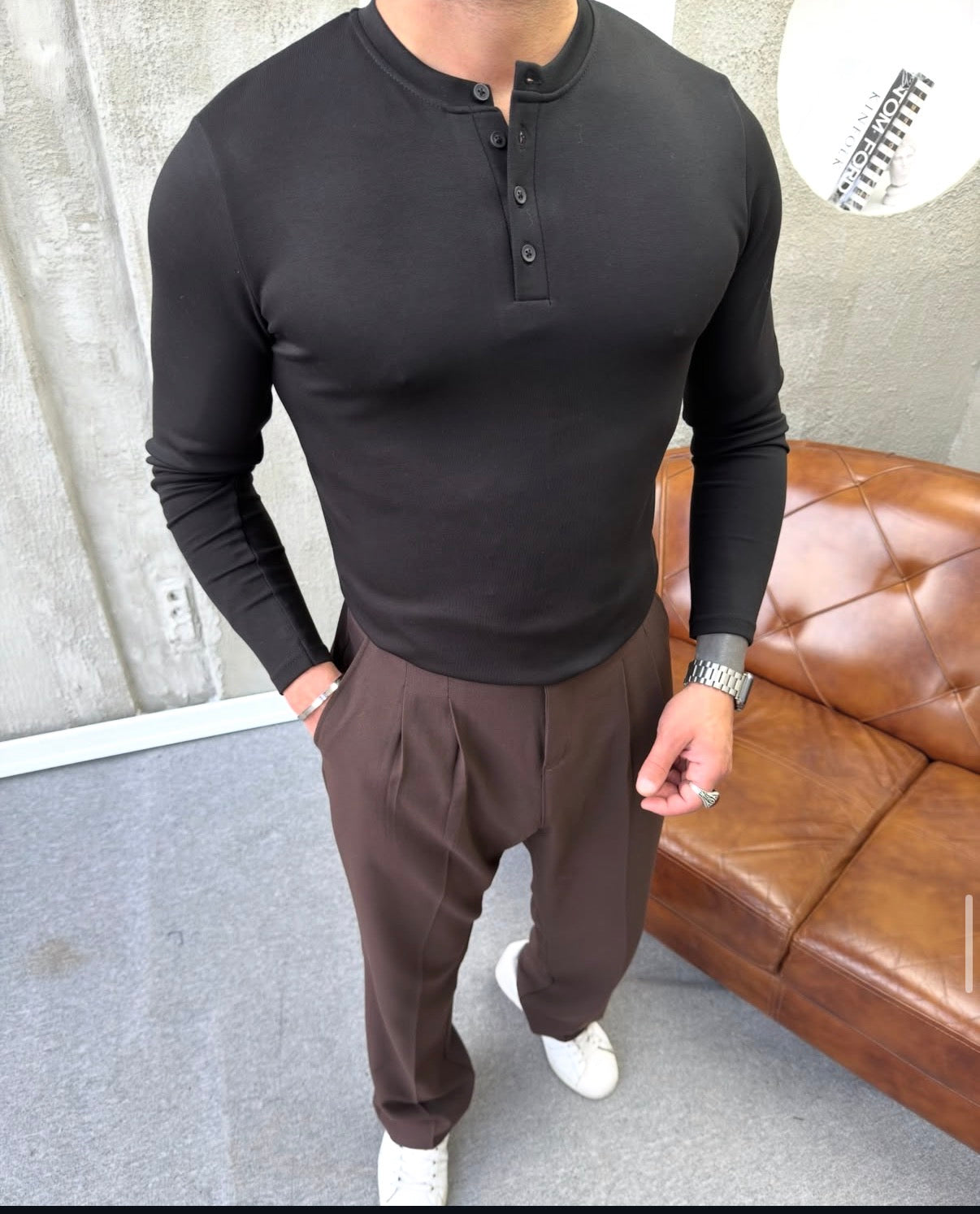 Langarm-Muskelshirt mit 3-Knopf-Kragen
