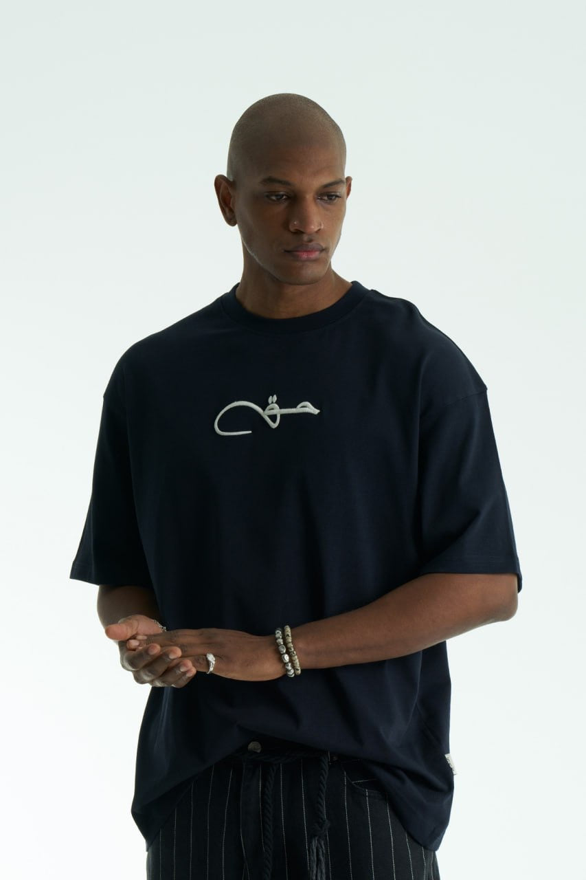 Premium Oversize T-Shirt | Arabische Kalligraphie حق