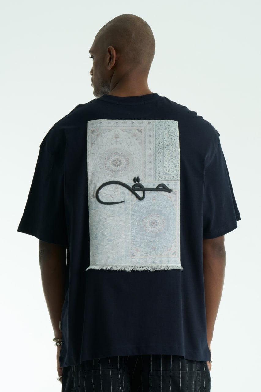 Premium Oversize T-Shirt | Arabische Kalligraphie حق