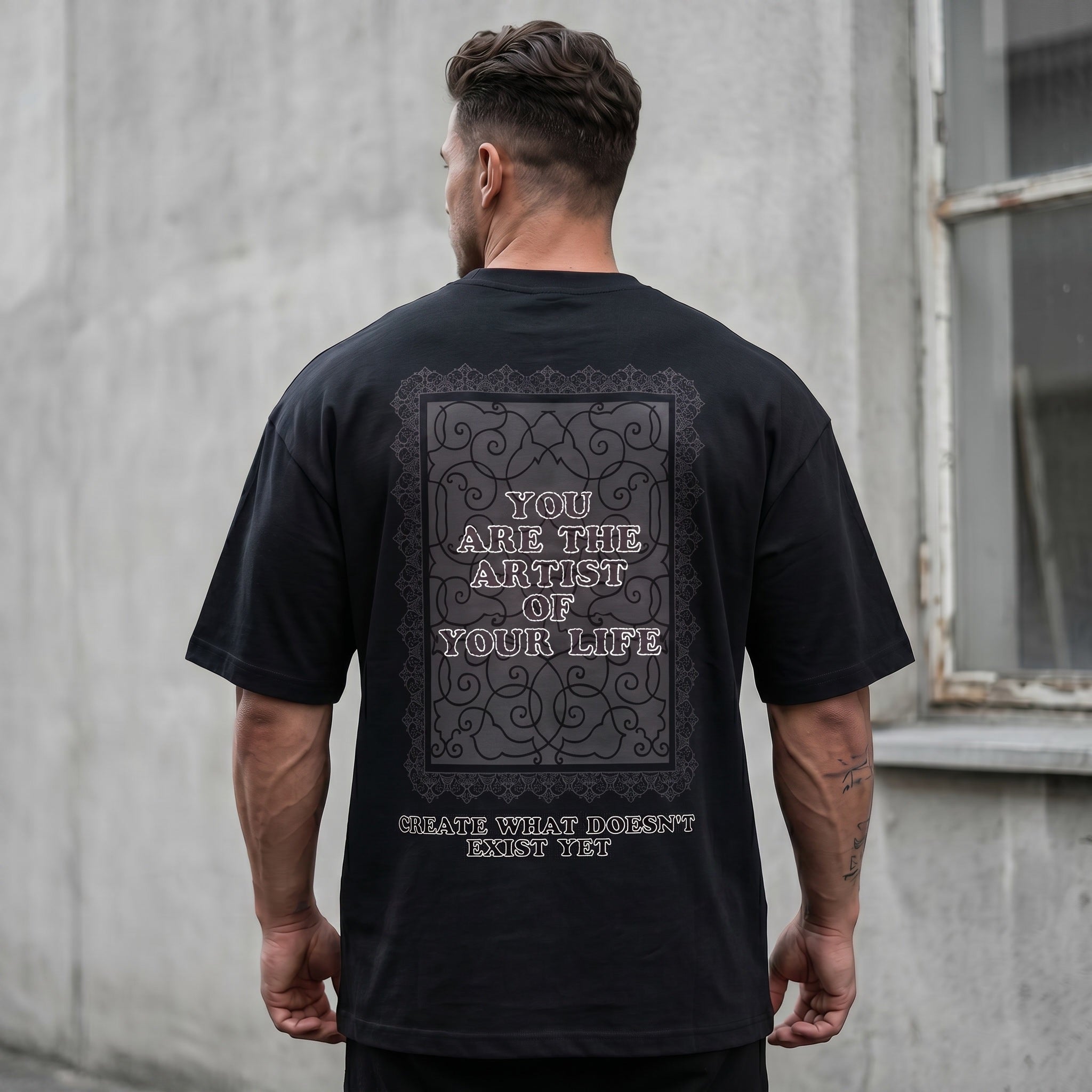 Oversize T-Shirt mit Design auf dem Rücken