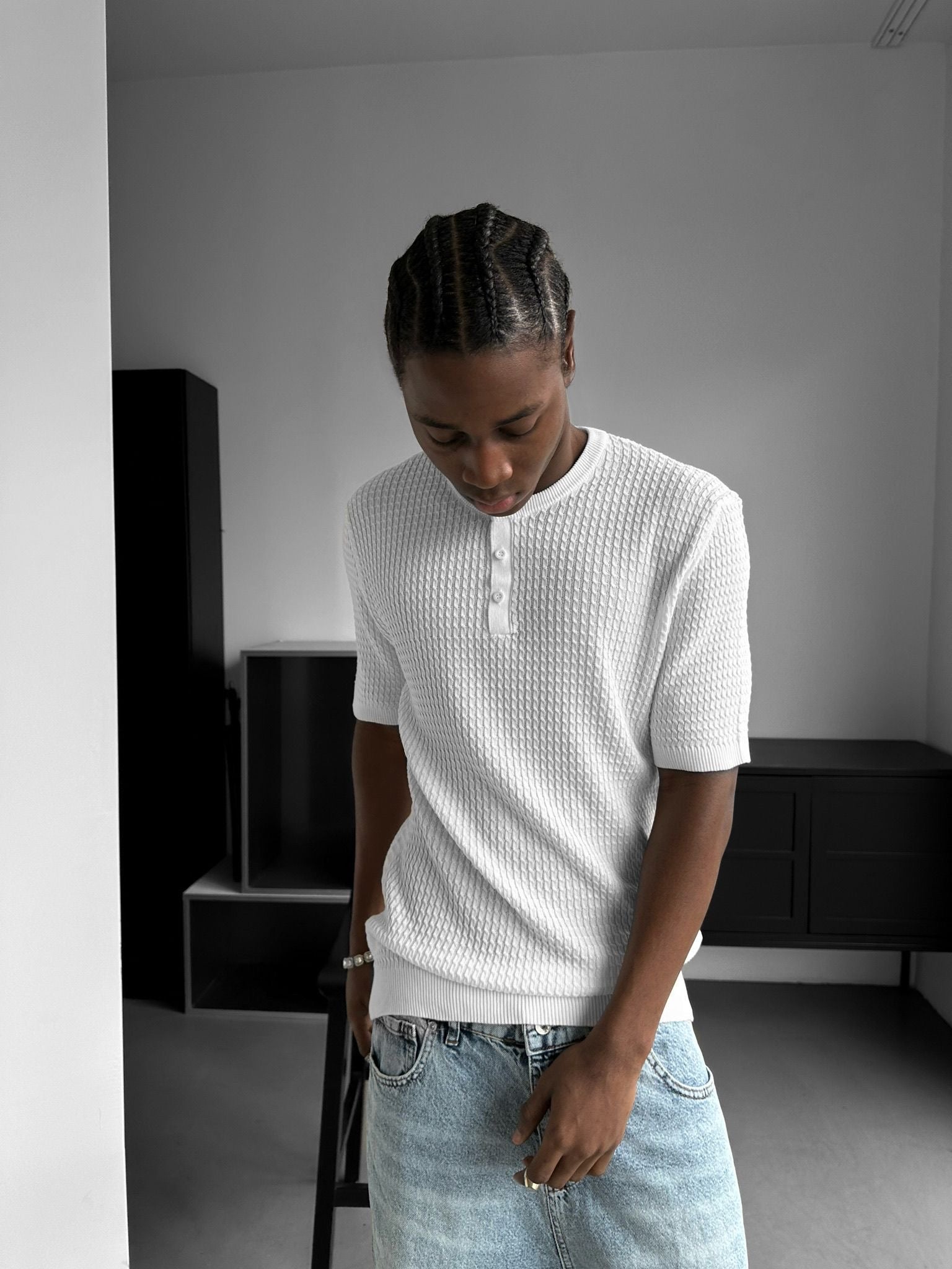 Slim-Fit T-Shirt mit Stehkragen & Knopfleiste